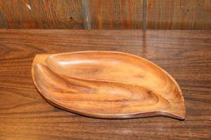 lot 124 image: Vintage Wooden Leaf-Shaped Serving Platter from the Philippines