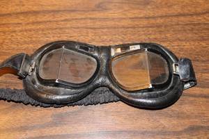 lot 129 image: Vintage Leather Goggles with Clear Lenses