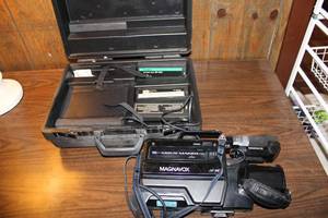 lot 143 image: Magnavox VHS Movie Maker Camcorder with Battery Packs
