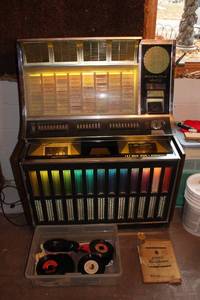 lot A-146 image: Rock-Ola 442 Jukebox with Vinyl Records Collection