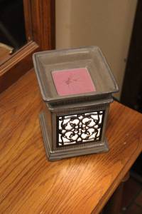 lot 159 image: Electric Wax Warmer with Decorative Metal Design