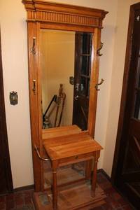 lot B-160 image: Vintage Oak Hall Tree with Mirror and Coat Hooks