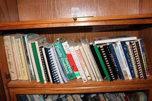 lot 181 image: Collection of 15 Vintage Cookbook Titles