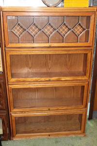 lot 187 image: Vintage Oak Display Cabinet with Glass Panels