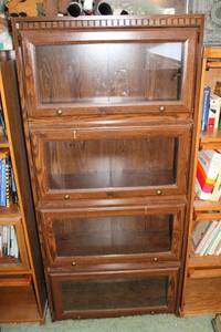 lot 191 image: Vintage Oak Display Cabinet with Glass Doors