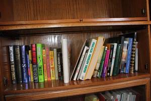 lot 193 image: Collection of 25 Mixed Fiction and Non-Fiction Books