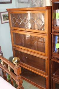 lot 195 image: Elegant Oak Wood Display Cabinet with Glass Doors
