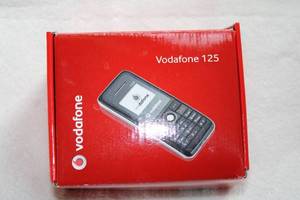 lot 198 image: Vodafone 125 Mobile Phone with Charger