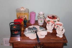 lot 211 image: Lot of Vintage Decor Items Including Candles, Decorative Fan, and Glass Birds