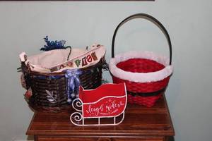 lot 218 image: Collection of 3 Holiday Baskets and Decorative Sleigh
