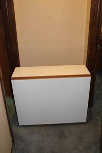 lot 226 image: Expandable Table with 4 Folding Chairs