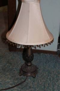 lot 229 image: Vintage Decorative Table Lamp with Beaded Shade