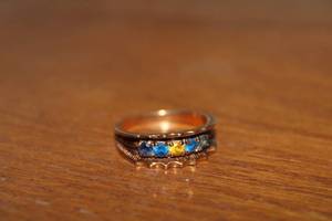 lot A-232 image: Vintage Gold Ring with Multicolored Stones