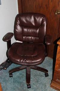 lot 233 image: Used StyleWork Brown Leather Office Chair with Wear