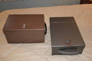 lot 243 image: Set of 2 Vintage Lockable Storage Boxes with Handles