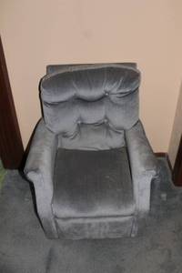 lot 261 image: Used Recliner Chair with Plush Fabric Upholstery