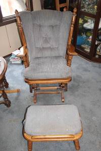 lot 264 image: Vintage Rocking Chair with Ottoman - 1988 Town Square Hillsboro, TX