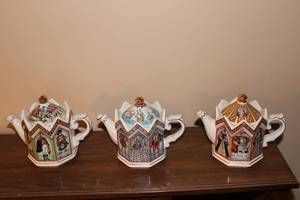 lot 266 image: Set of 3 Decorative Teapots by Sadler with Historical Themes