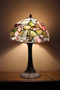 lot A-270 image: Vintage Tiffany-Style Stained Glass Lamp with Floral Design
