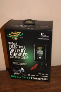 lot 277 image: Battery Tender Junior 800mA Selectable Battery Charger and Maintainer for Powersports