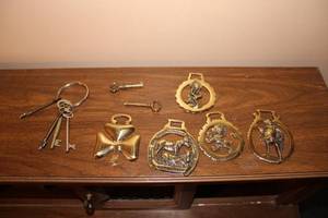 lot 279 image: Collection of Vintage Decorative Keys and Medallions