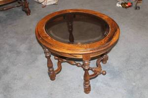 lot 285 image: Vintage Round Oak Coffee Table with Glass Top