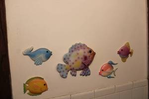 lot 288 image: Set of 5 Colorful Decorative Fish Wall Stickers