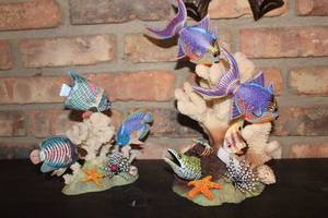 lot 319 image: Colorful Decorative Coral Reef Fish Display Set