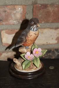 lot 328 image: Andrea by Sadek Porcelain Figurine of a Robin on a Floral Base