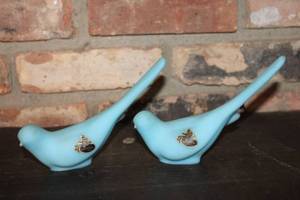 lot 332 image: Pair of Vintage Fenton Blue Bird Figurines