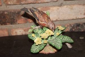 lot 334 image: Beautiful Hand-Painted Bird Figurine with Flower Base - Limited Edition