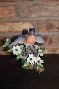 lot 335 image: Limited Edition Eastern Bluebird Figurine on Floral Base