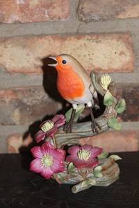 lot 337 image: Vintage RSPB European Robin Figural Sculpture with Floral Base - Made in Japan