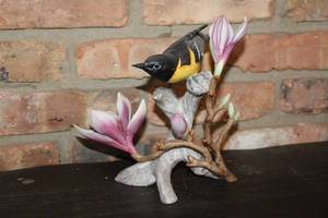 lot 347 image: Limited Edition Northern Oriole Figurine by National Audubon Society