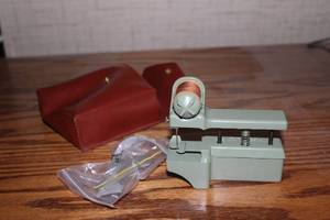 lot 372 image: Vintage Green Sewing Machine with Original Carrying Case