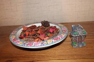 lot 379 image: Decorative Bowl with Potpourri - Made in Italy
