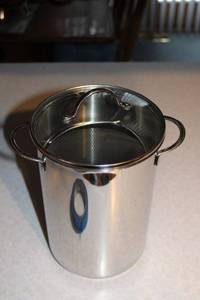 lot 396 image: Gourmet Standard Professional Stainless Steel Pot with Mesh Strainer
