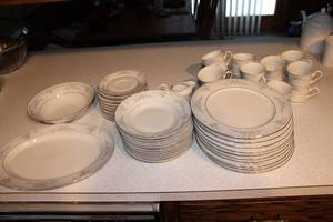lot 398 image: Sango Majesty Collection Romantica China Dinnerware Set - 38 Pieces