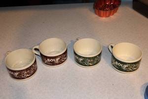 lot 399 image: Set of 4 Vintage Soup Mugs with Decorative Design