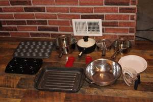lot 401 image: Cookware Collection including Pots, Pans, and Bakeware Set