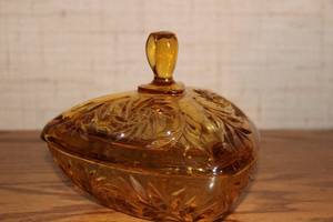 lot 404 image: Vintage Amber Glass Ramekin with Lid and Matching Bowl Set
