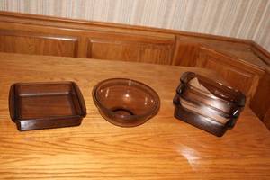 lot 409 image: Set of 4 Vintage Brown Glass Baking Dishes and 1 Decorative Serving Bowl