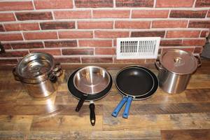 lot 427 image: Set of 4 Cookware Pieces Including Steamer Pot and Non-Stick Fry Pans