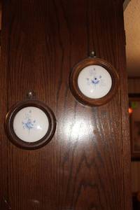 lot 430 image: Set of 2 Vintage Framed Floral Porcelain Wall Plates