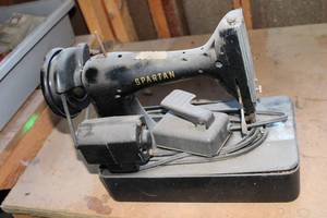 lot 446 image: Vintage Spartan Portable Sewing Machine - Used Condition