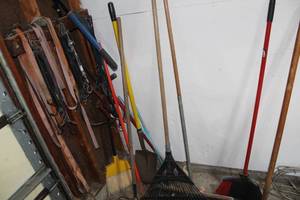lot 465 image: Collection of Gardening and Cleaning Tools