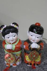 lot 100 image: Set of 2 Chinese Ceramic Figurines in Traditional Attire