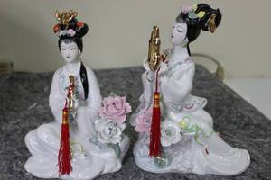 lot 101 image: Pair of Porcelain Geisha Figurines with Floral Details
