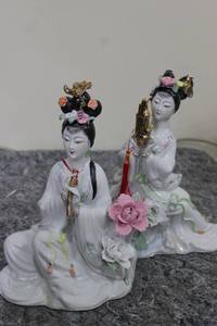 lot 107 image: Set of 2 Ornamental Porcelain Figurines with Floral and Gold Detailing