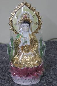 lot 114 image: Porcelain Statue of Goddess with Gold Detailing